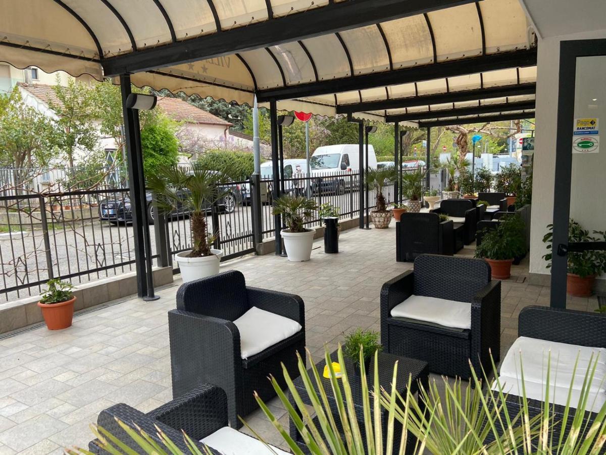 Hotel Villa Dina Римини Экстерьер фото