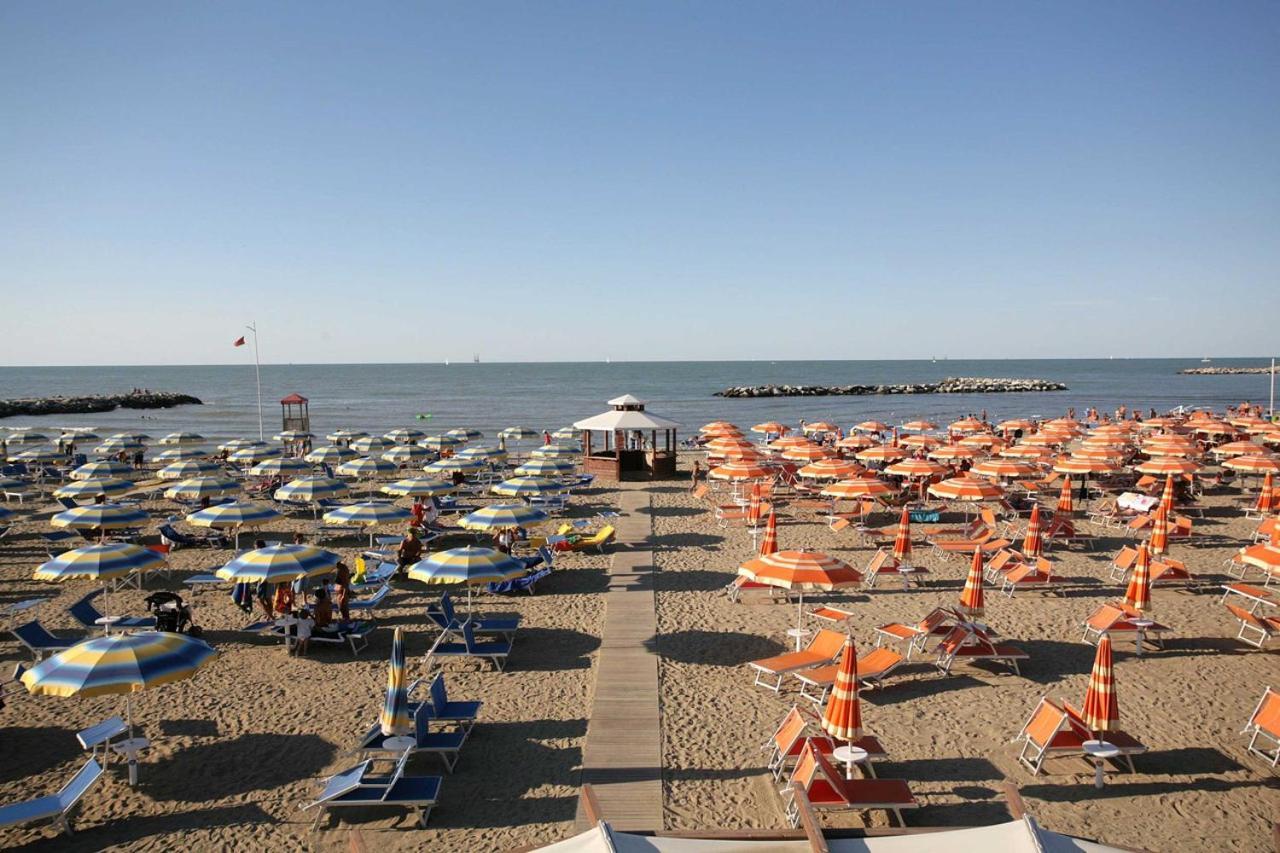 Hotel Villa Dina Римини Экстерьер фото