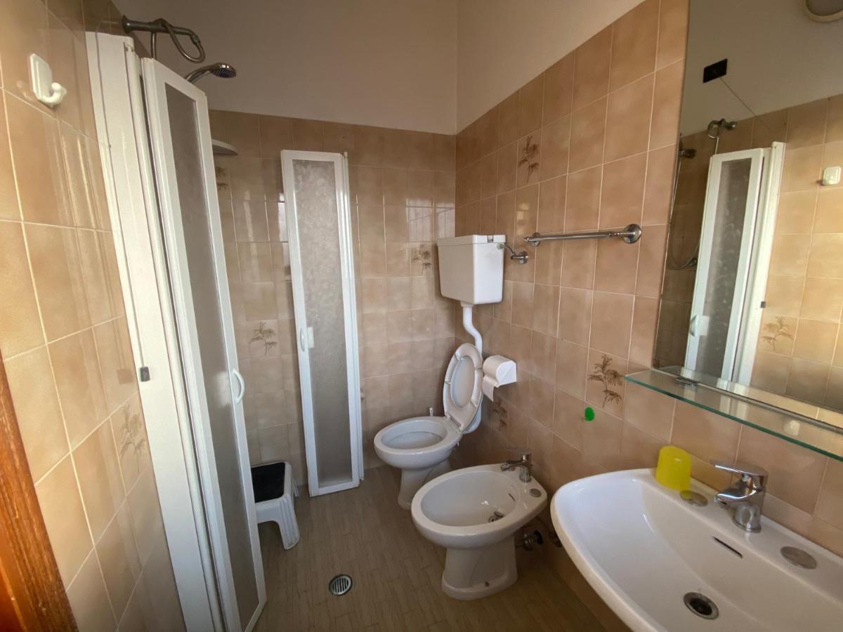 Hotel Villa Dina Римини Экстерьер фото