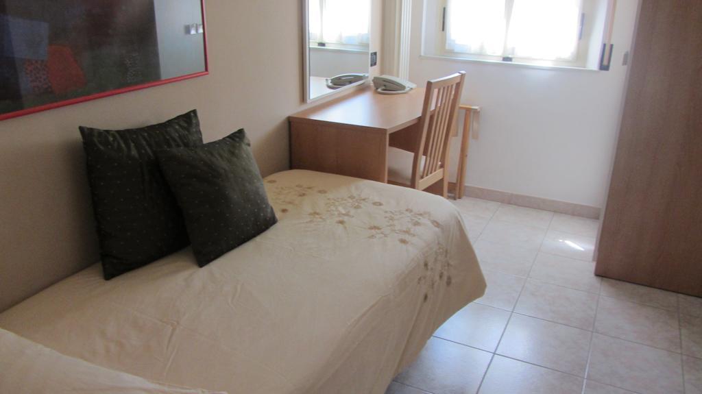 Hotel Villa Dina Римини Номер фото