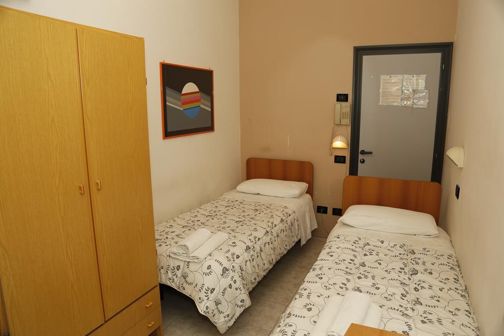 Hotel Villa Dina Римини Экстерьер фото