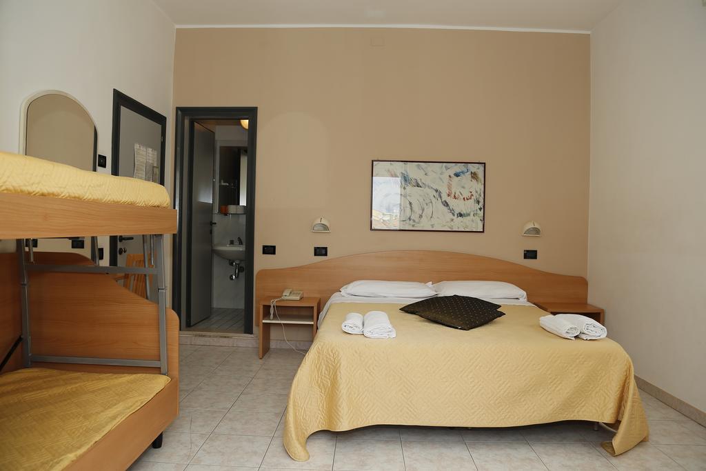Hotel Villa Dina Римини Экстерьер фото