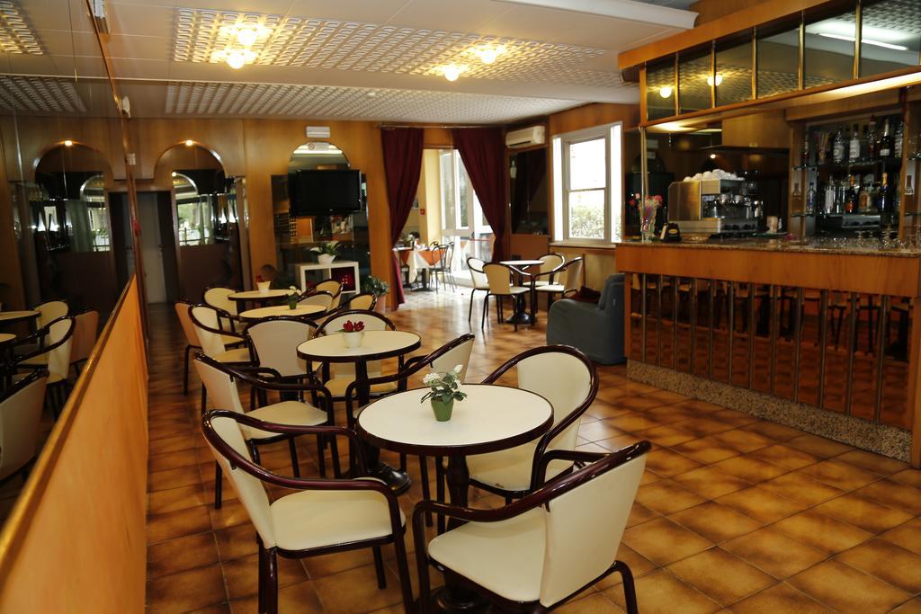Hotel Villa Dina Римини Экстерьер фото