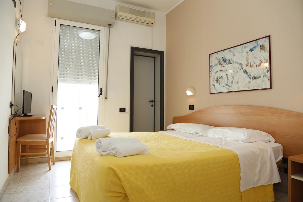 Hotel Villa Dina Римини Экстерьер фото