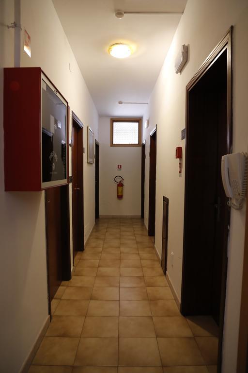 Hotel Villa Dina Римини Экстерьер фото